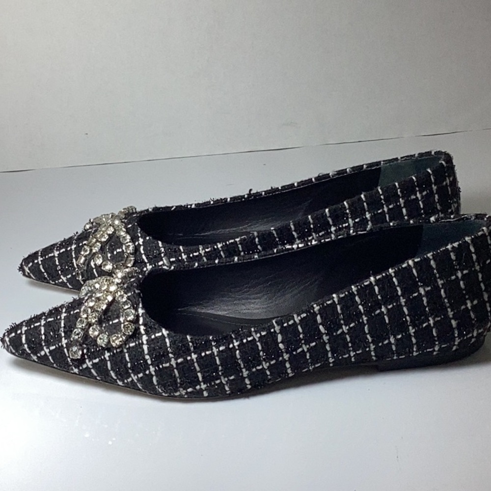 Lee Flat In Black Tweed
Larroudé - Picture 7 of 10